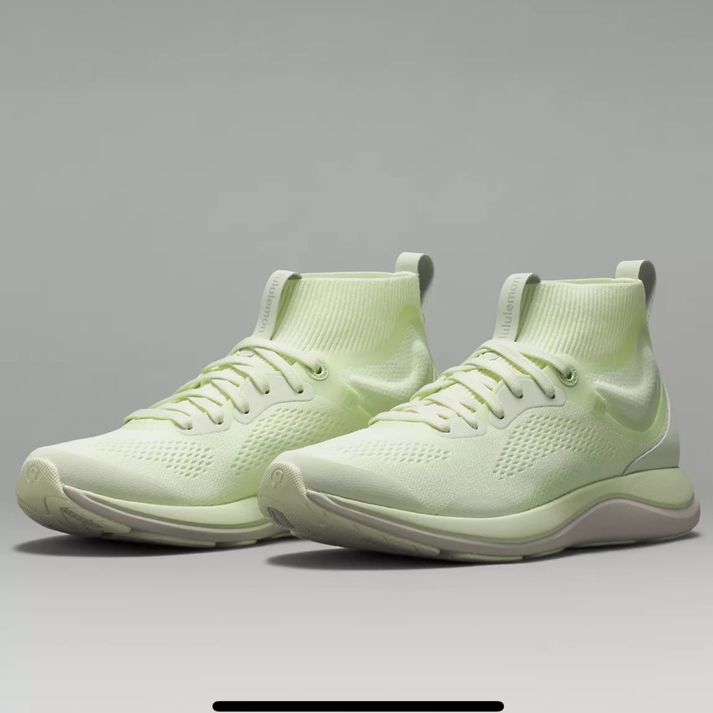 New Lululemon Chargefeel Mid Women's Workout Shoe 9.5 in Elixir/Alpine White